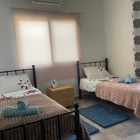 Beautiful Apartment Near The Sea And A Large Private Garden Paphos Exterior photo