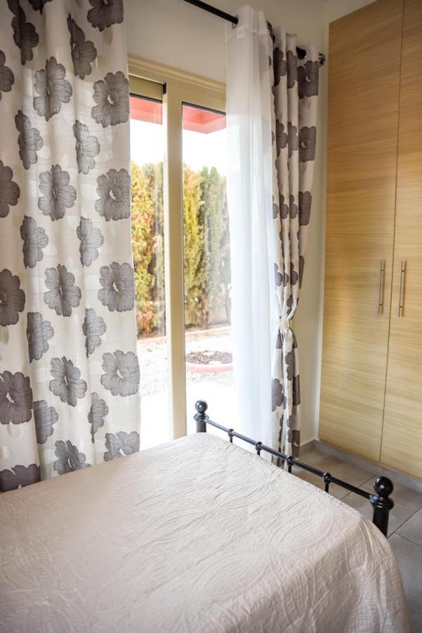 Beautiful Apartment Near The Sea And A Large Private Garden Paphos Exterior photo