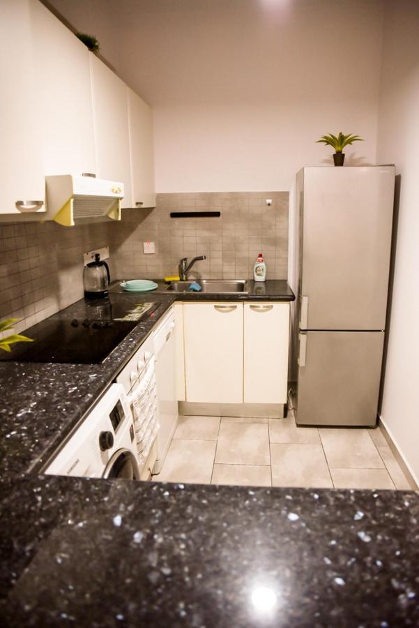 Beautiful Apartment Near The Sea And A Large Private Garden Paphos Exterior photo