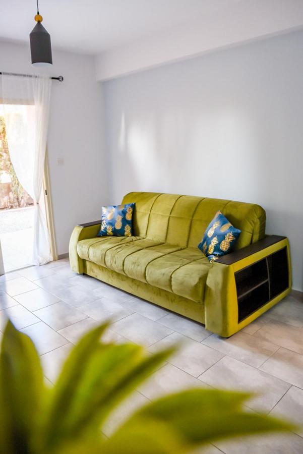 Beautiful Apartment Near The Sea And A Large Private Garden Paphos Exterior photo