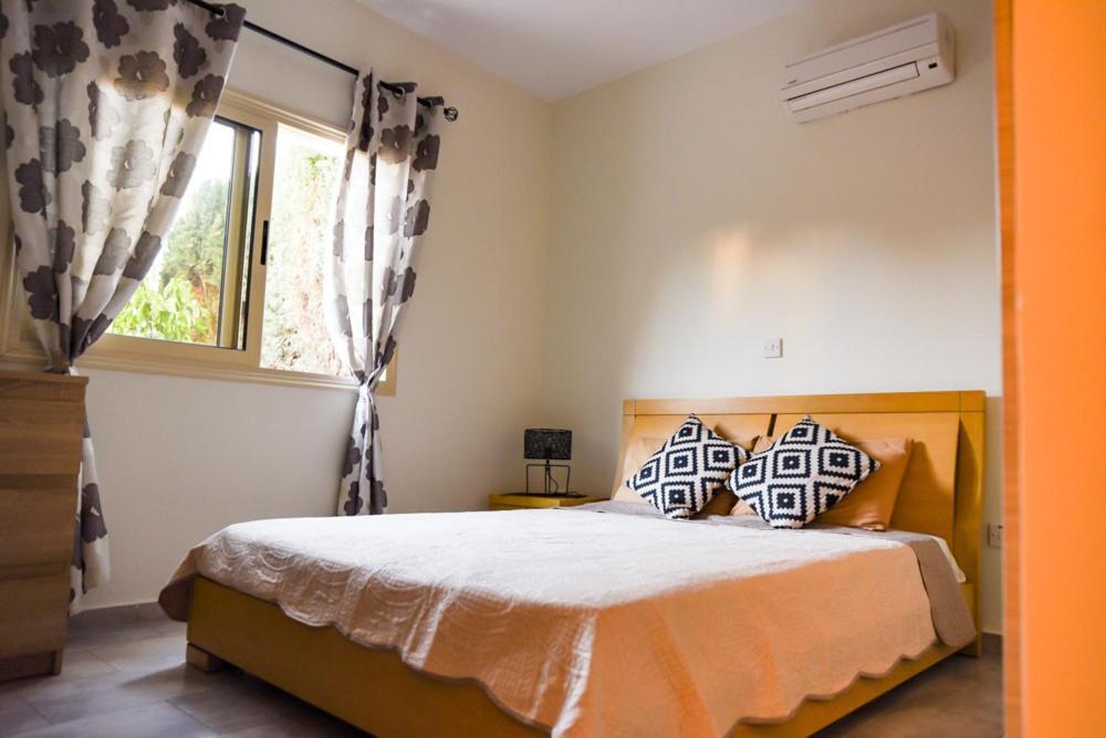 Beautiful Apartment Near The Sea And A Large Private Garden Paphos Exterior photo