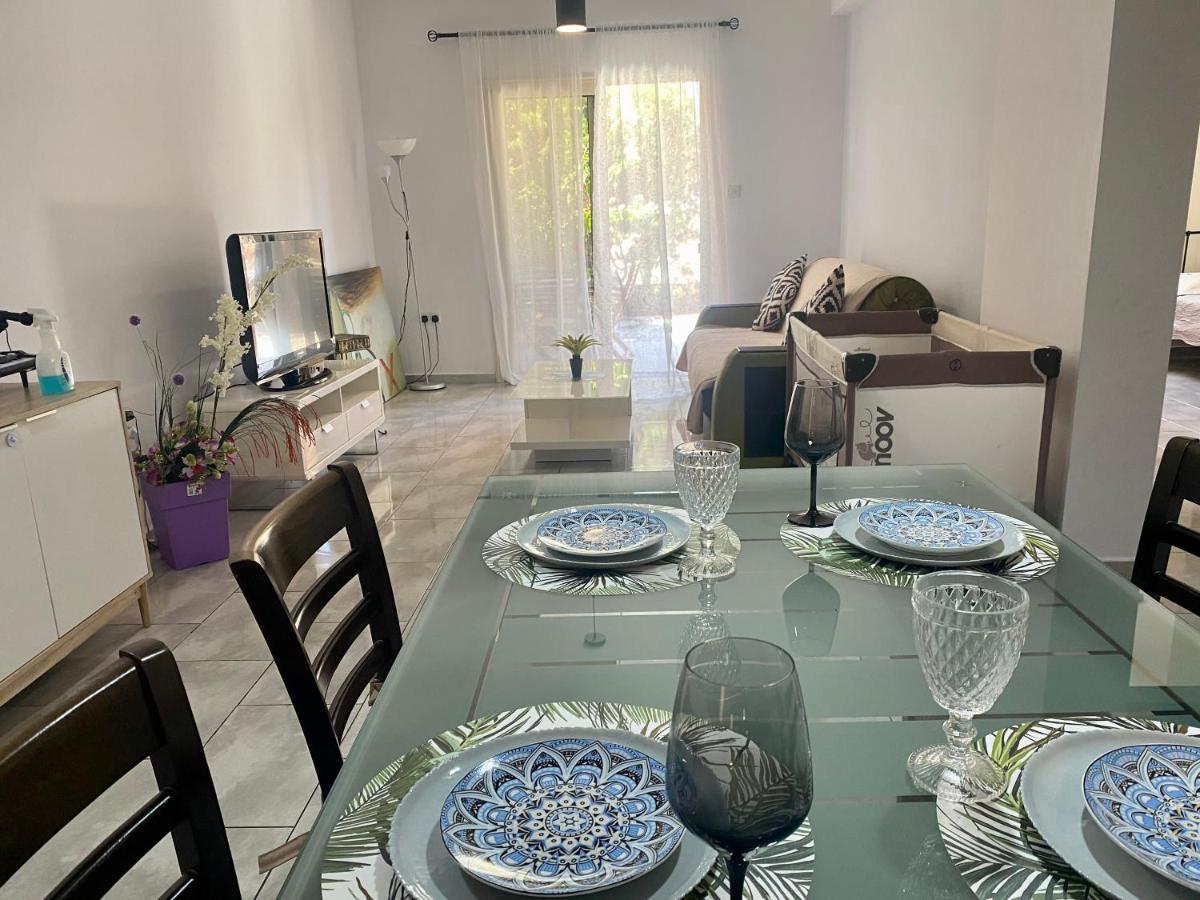 Beautiful Apartment Near The Sea And A Large Private Garden Paphos Exterior photo