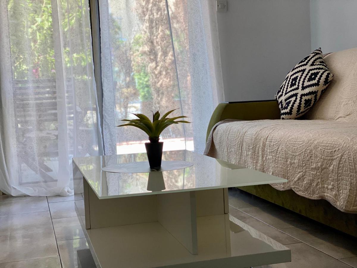 Beautiful Apartment Near The Sea And A Large Private Garden Paphos Exterior photo
