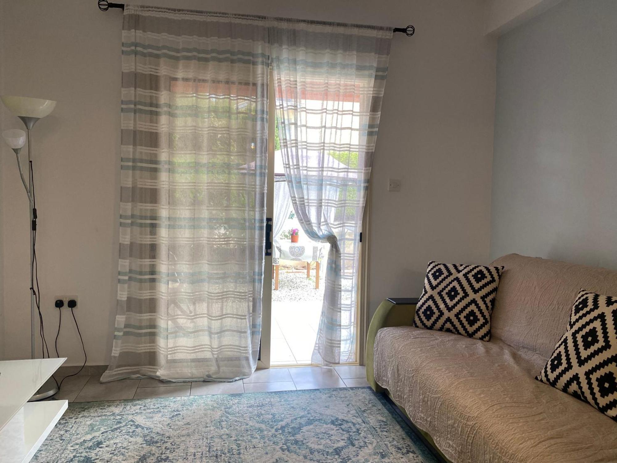 Beautiful Apartment Near The Sea And A Large Private Garden Paphos Exterior photo