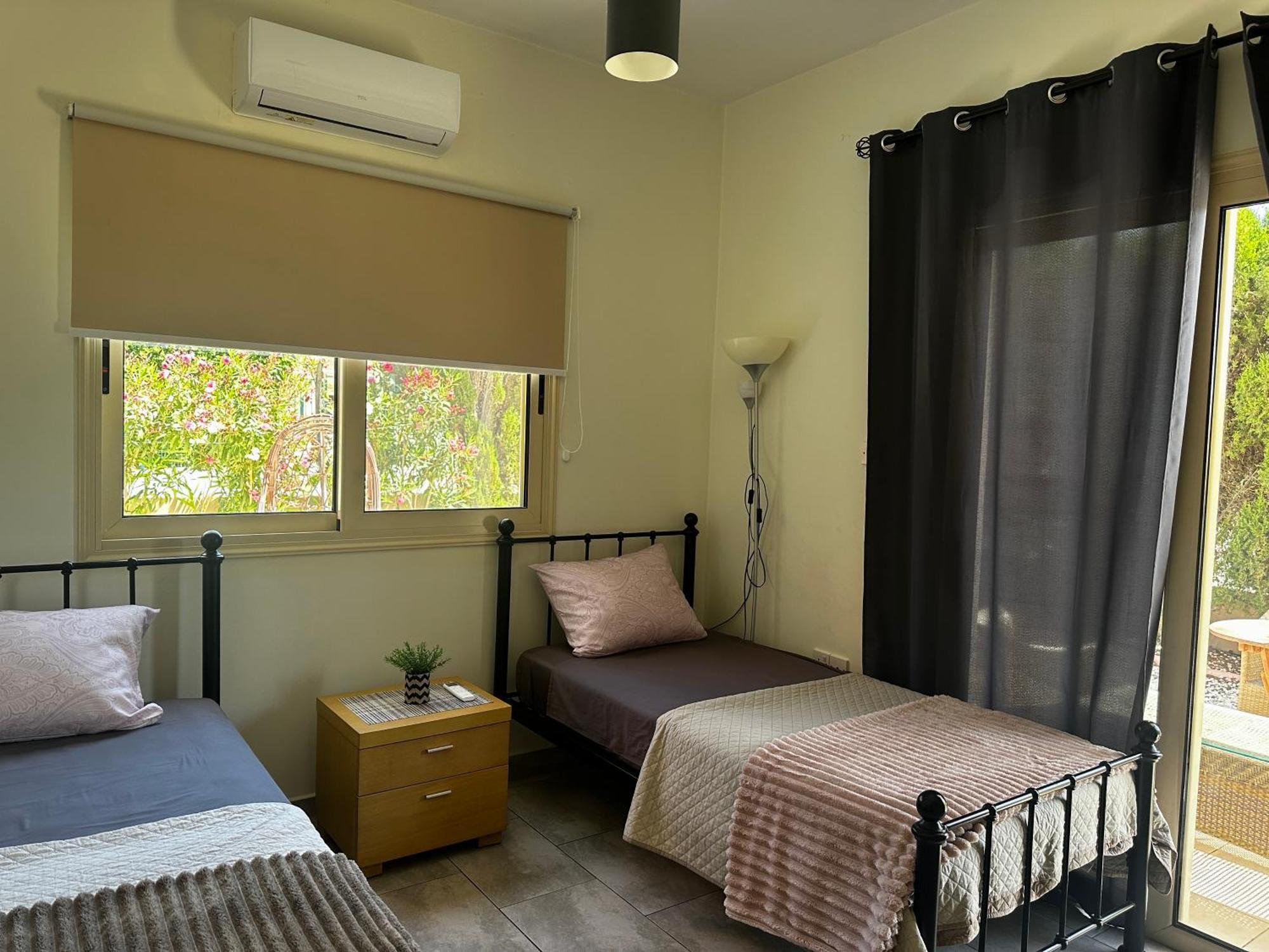 Beautiful Apartment Near The Sea And A Large Private Garden Paphos Exterior photo